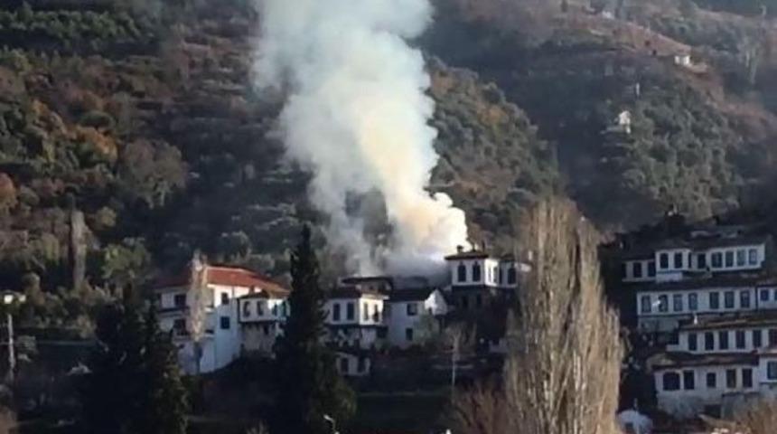 Şirince'de 200 Yıllık Tarihi Rum Evleri Yandı