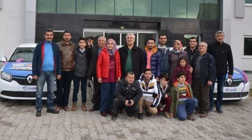 Son Otomobil Talihlileri Anahtarlarını Teslim Aldı