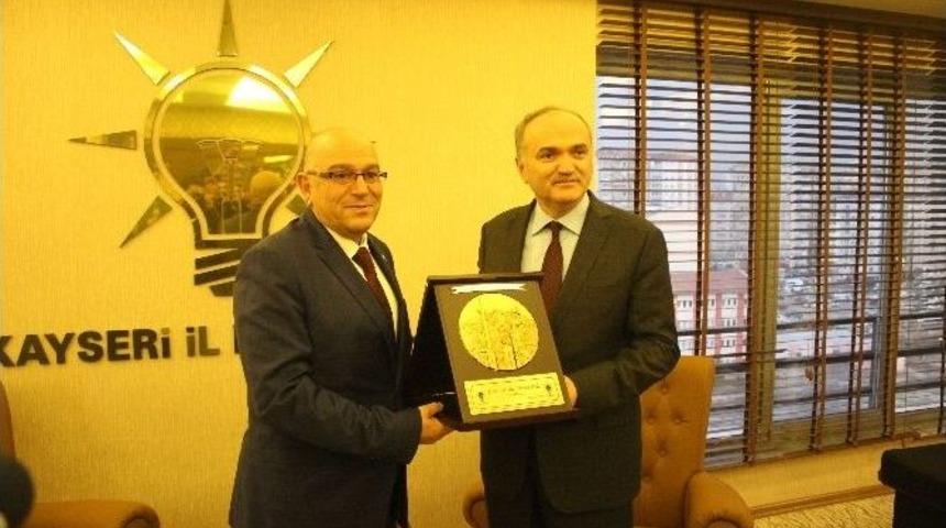 Bakan &Ouml;zl&uuml; Ve &Ouml;zhaseki Sanayicilerle Buluştu