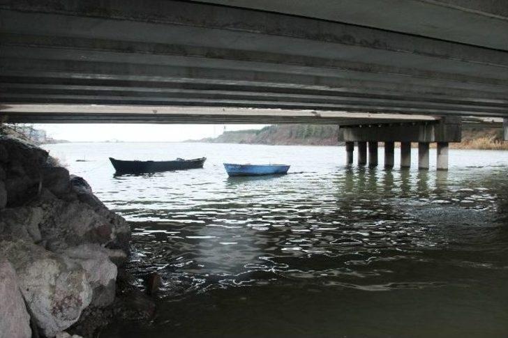 Gülüç Deresinde Sel Tehlikesi G1