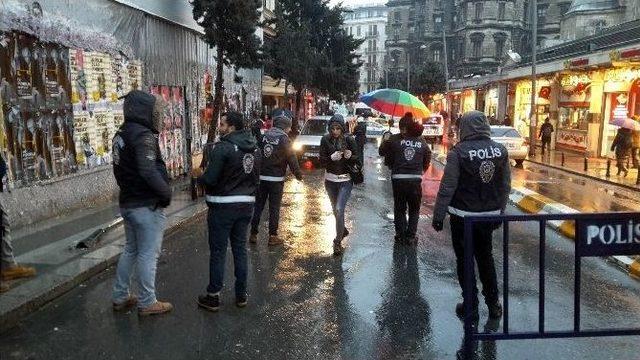 Taksim Meydan’ı Araç Trafiğine Kapatıldı