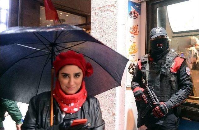 Taksim İstiklal Caddesi’nde Yoğun Güvenlik Önlemi