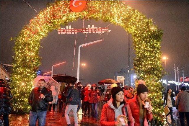 Taksim İstiklal Caddesi’nde Yoğun Güvenlik Önlemi