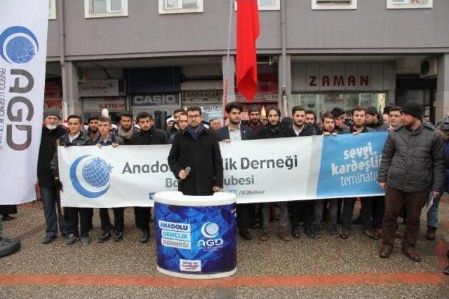 Anadolu Gençlik Derneği'nden Mehteranlı Yılbaşı Protestosu