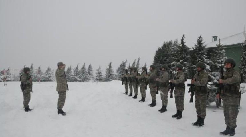 Bulgaristan Sınırındaki Askerlerin Buruk Ama Onurlu Yeni Yıl Sevinci