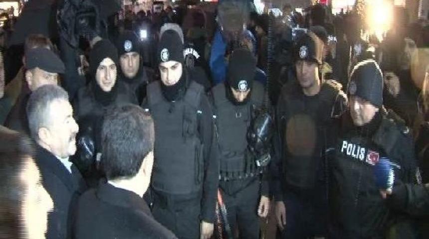 Vali Şahin, Taksim'de G&ouml;rev Yapan Polisleri Ziyaret Etti