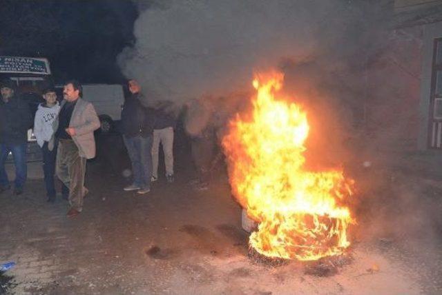 Siverek’Te, E0Lektrik Kesintilerini Lastik Yakarak Protesto Ettiler