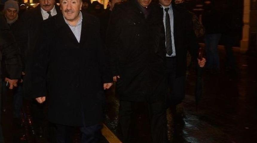 İstanbul İl Emniyet M&uuml;d&uuml;r&uuml; &Ccedil;alışkan&rsquo;dan Polislere Moral Desteği