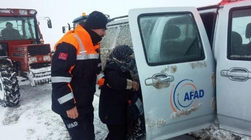 Kar Nedeniyle Evinde Mahsur Kalan Hastayı Afad Kurtardı