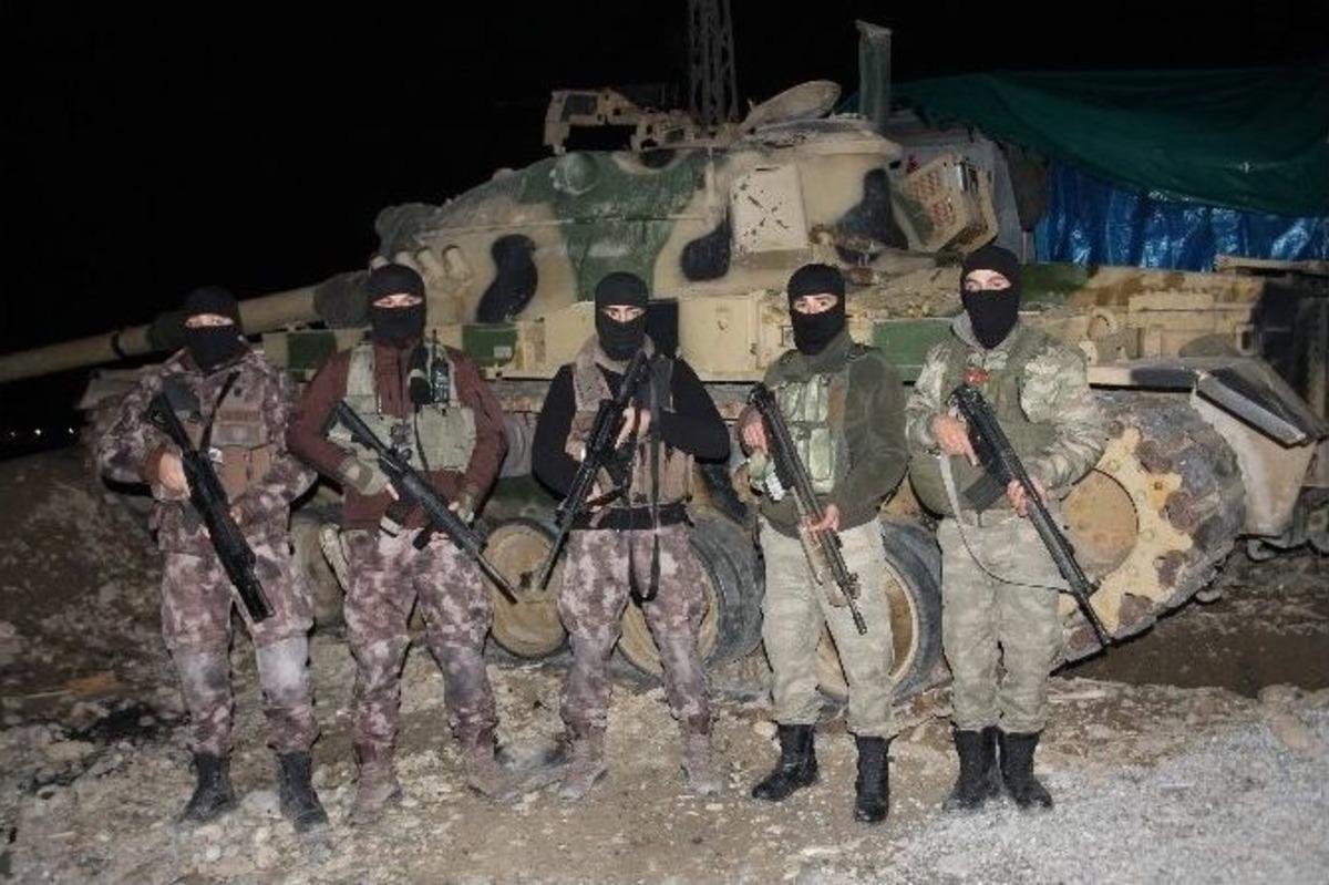 Yeni Yıla G&ouml;rev Başında Giren Asker Ve Polise Moral Ziyareti
