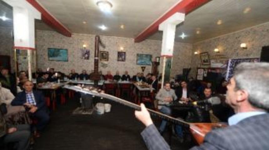 Erzurum Protokol&uuml; Yılbaşını Halk Ozanlarının Sazlı S&ouml;zl&uuml; T&uuml;rk&uuml;leriyle Karşıladı