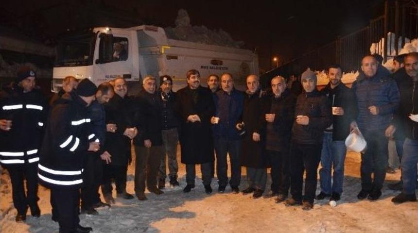 Başkan Asya, Karla M&uuml;cadele Ekiplerini Ziyaret Etti