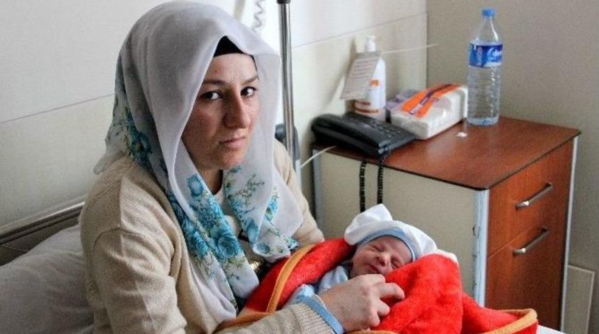 Yeni Yılın İlk Bebeği &ldquo;eymen&rdquo; Oldu