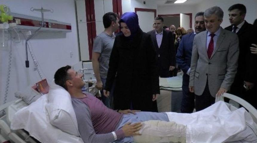 Bakan Kaya, Hastanede Gazileri Ve Askerleri Ziyaret Etti