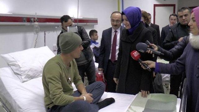 Bakan Kaya, Hastanede Gazileri Ve Askerleri Ziyaret Etti