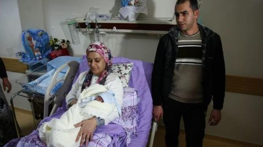 Malatya&rsquo;Da 2017 Yılının Ilk Bebeği Umut Oldu