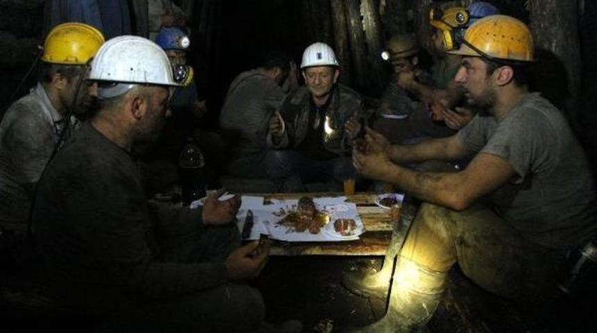 Madenciler, Yılbaşını Yerin Metrelerce Altında Kutladı