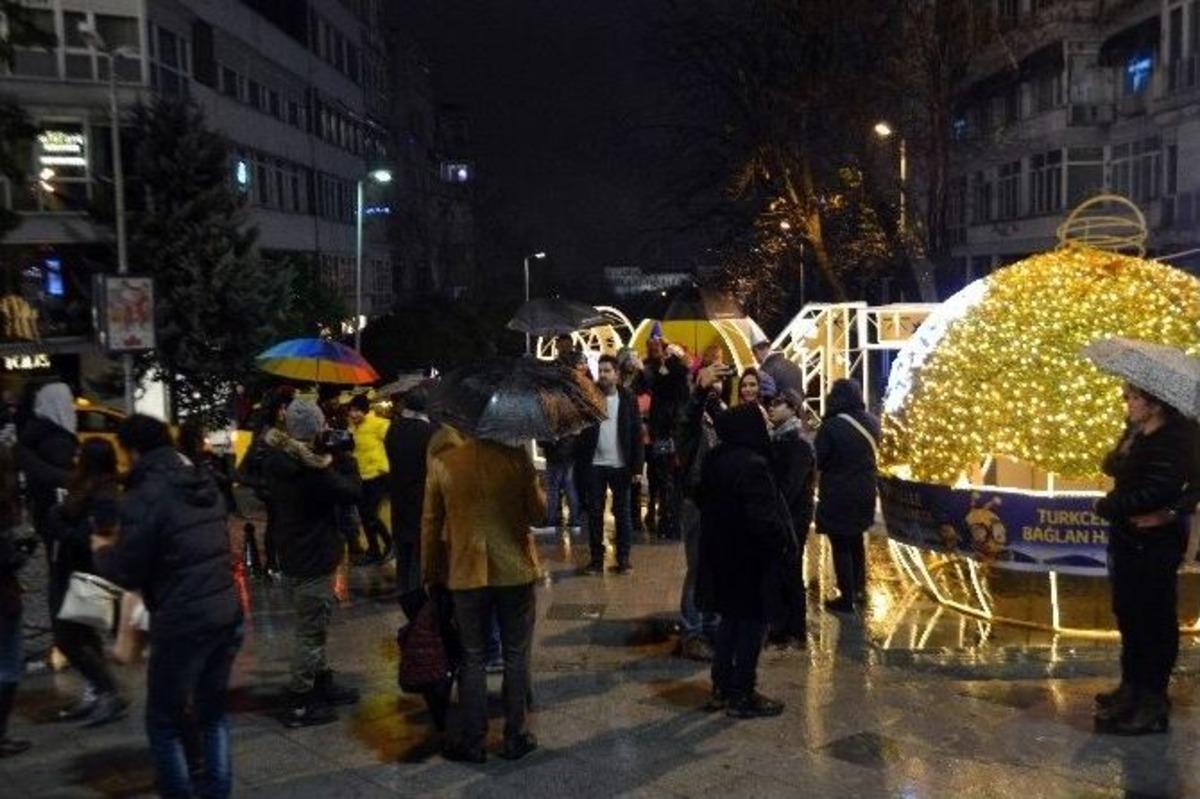 Nişantaşı&rsquo;nda G&uuml;venlik &Ouml;nlemleri Altında Yeni Yıl Kutlaması
