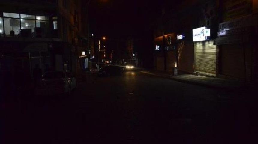 Siverek'te Yeni Yıla Havaya Ateş A&ccedil;arak Girdiler