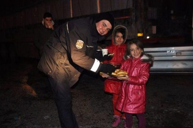 Patnos Gazeteciler Cemiyeti Yılbaşında Polisleri Unutmadı