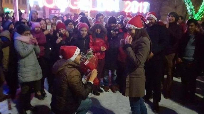 2017&rsquo;ye Evlilik Teklifiyle Girdi