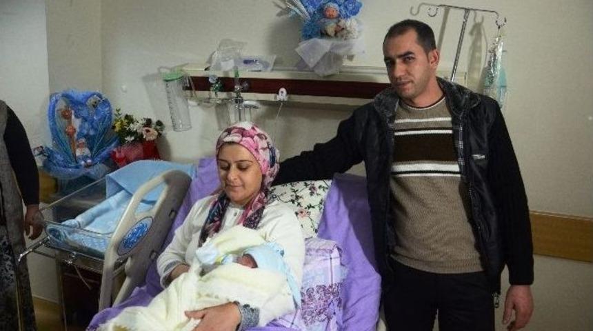 Malatya&rsquo;da Yılın İlk Bebeği &lsquo;umut&rsquo; Oldu