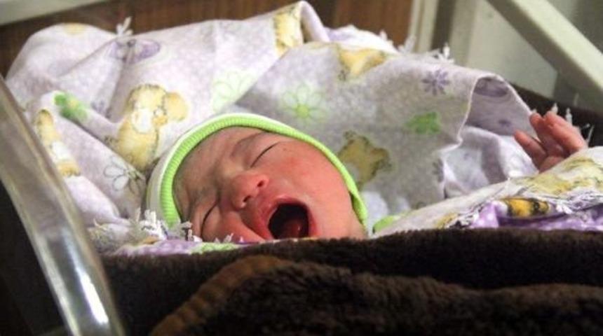 Şanlıurfa&rsquo;Da Yeni Yılın Ilk Bebeği 'emine'