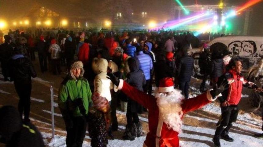 Kartalkaya'da, Eksi 10 Derecede Yılbaşı Kutlaması