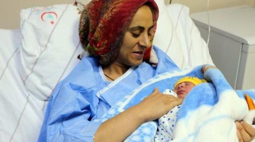 Adıyaman'da Yılın Ilk Bebeği; Abdullah Caner