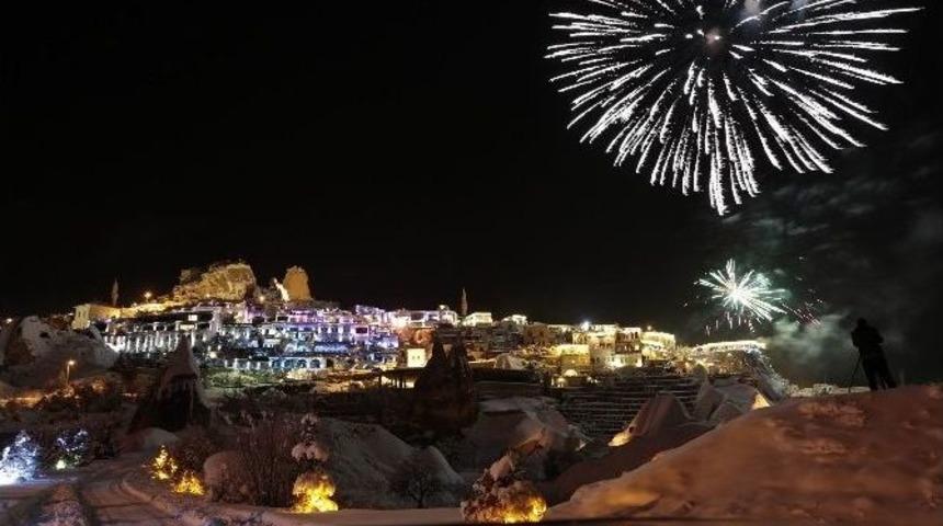 Kapadokya 2017 Yılına Havai Fişek G&ouml;sterisi İle Girdi