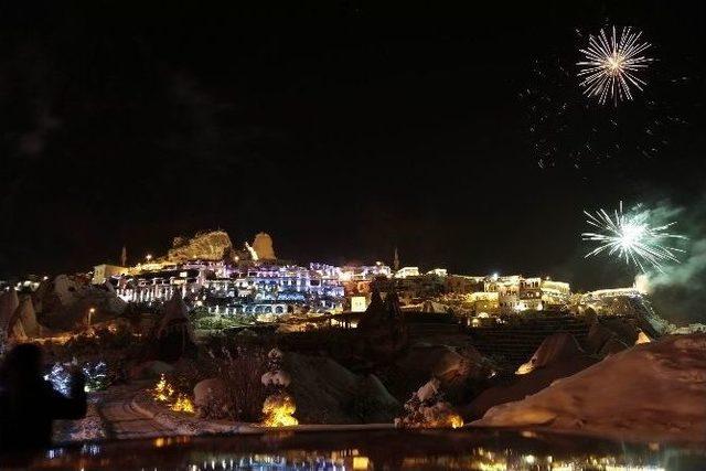 Kapadokya 2017 Yılına Havai Fişek G&ouml;sterisi İle Girdi 1