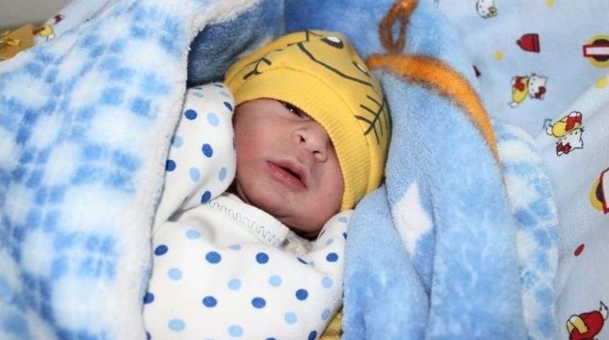 Adıyaman&rsquo;da Yeni Yıl Bebeği &ldquo;abdullah Caner&rdquo; Oldu