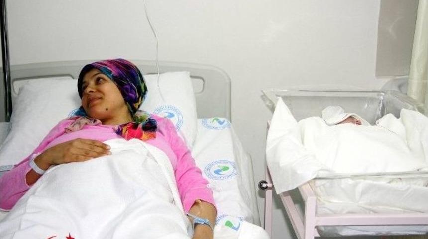 Bursa&rsquo;da Yeni Yılın İlk Bebeği &lsquo;g&ouml;kalp&rsquo; Oldu