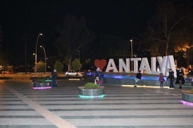 Antalya, Yeni Yılı Sessiz Ve Üst Düzey Güvenlik Önlemleriyle Karşıladı