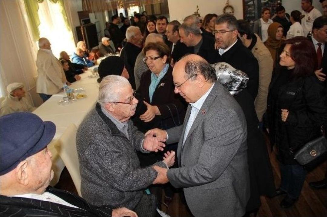 Vali &Ccedil;i&ccedil;ek Yaşlı Ve Rehabilitasyon Merkezi Sakinlerini Unutmadı