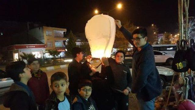 Kahtalı Gen&ccedil;ler Yeni Yıla Dilek Balonları U&ccedil;urarak Girdi 1