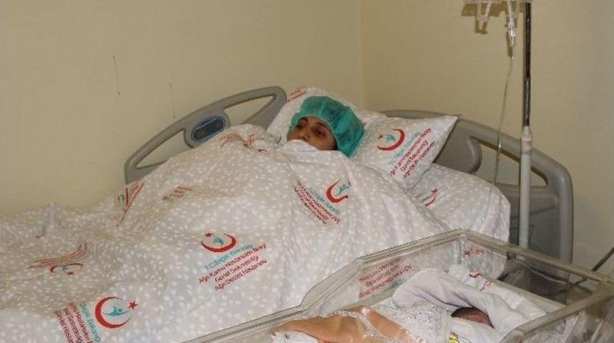 Yeni Yılın İlk İkizleri Ağrı&rsquo;da