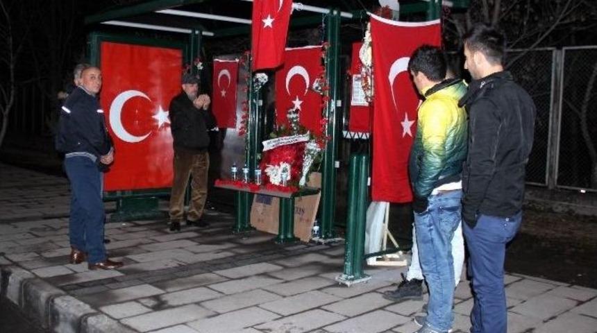 Yeni Yıla Şehitler Durağında Dua Okuyarak Girdiler