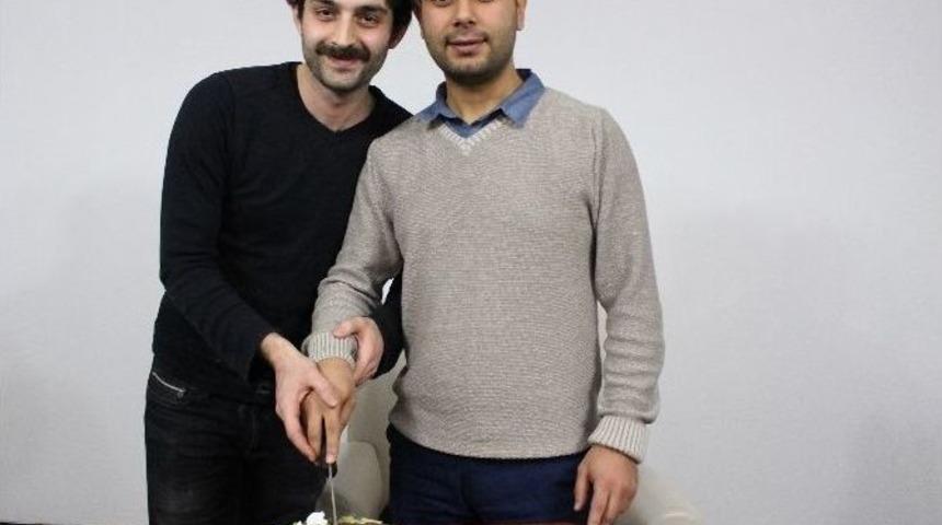 Askere Giden Arkadaşını Unutmadılar