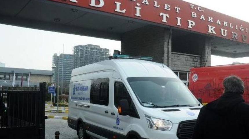 Saldırıda Hayatını Kaybeden Reina'nın G&uuml;venlik G&ouml;revlisi Fatih &Ccedil;akmak'ın Cenazesi Adli Tıp Kurumu'ndan Alındı