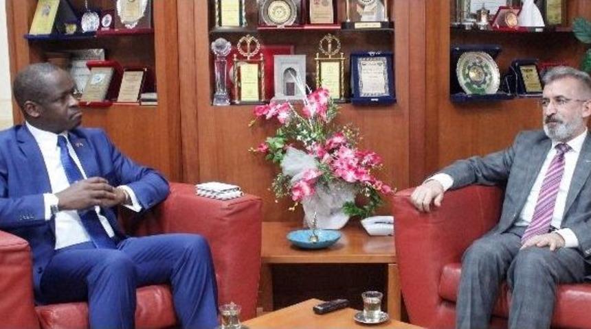 Gabon B&uuml;y&uuml;kel&ccedil;isi Konya Sanayisi Hakkında Bilgi Aldı