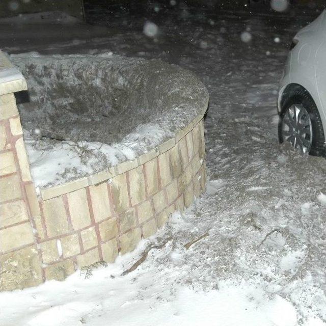 Tekirdağ’da Kar Yağışını Fırsat Bilen Hazine Avcıları Türbeyi Kazdı