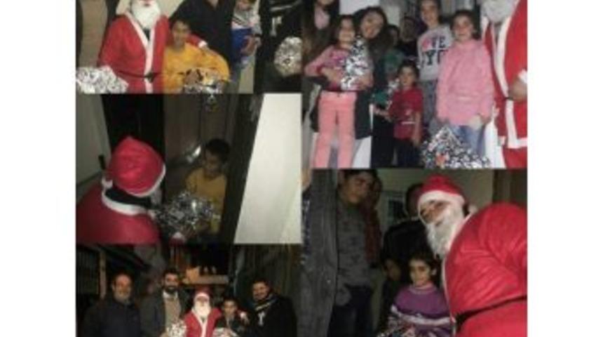 Noel Babalar Konak Sokaklarında