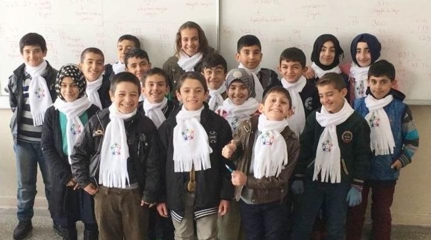 İşadamından &Ouml;ğrencilere Atkı Yardımı