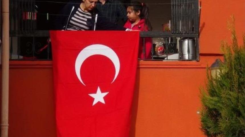 Reyna Saldırısında Şehit Olan Polisin Mersin'deki Ailesi Yasta