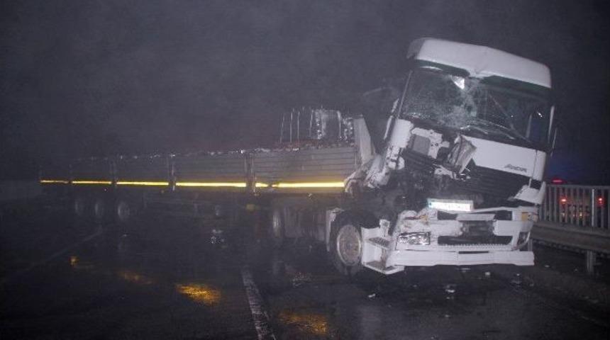 Gizli Buzlanma Trafik Kazasına Neden Oldu: 13 Yaralı