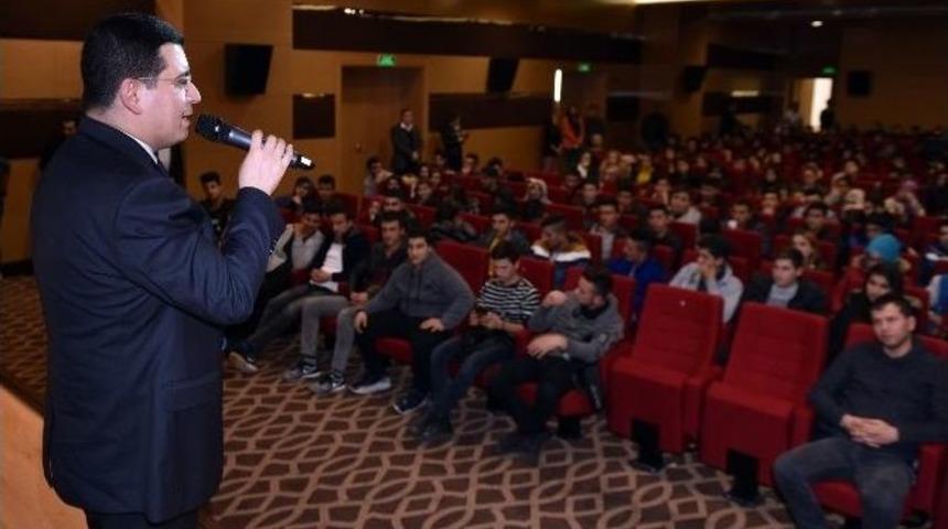 Başkan T&uuml;t&uuml;nc&uuml;&rsquo;den Gen&ccedil;lere Tavsiyeler