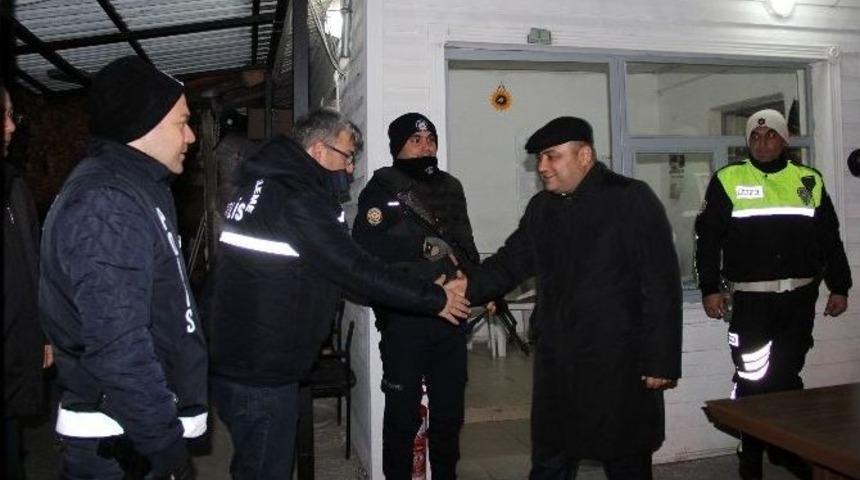 Emniyet M&uuml;d&uuml;r&uuml; N&ouml;betteki Personelin Yeni Yılını Kutladı