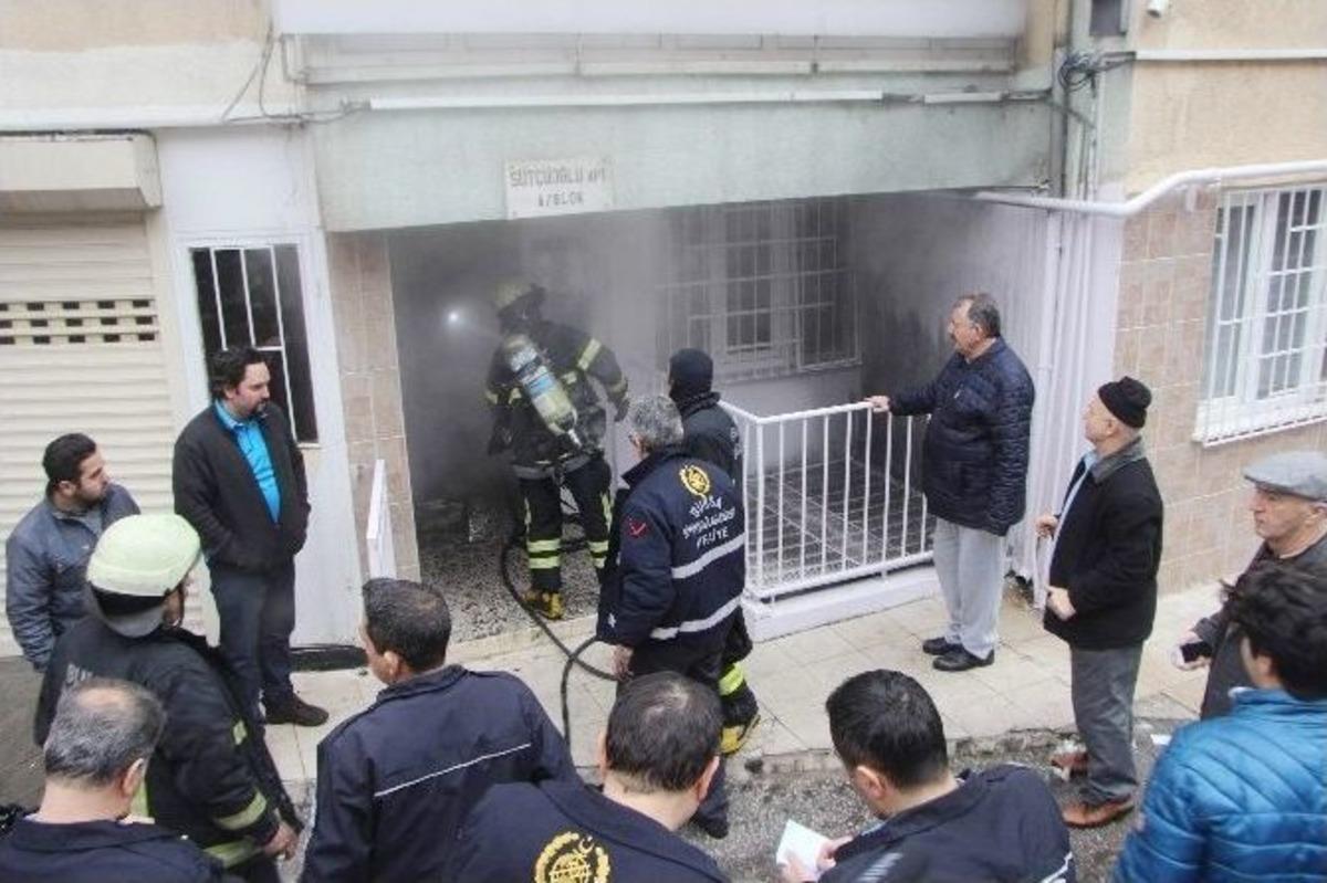 Bursa&rsquo;da &Ccedil;ıkan Yangında 3 Gen&ccedil; Hastanelik Oldu