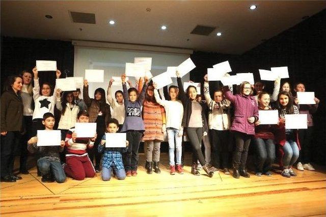 Bornova’da Çocuklar Bilimi Deneyerek Öğreniyor